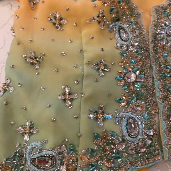 Sari dress heavily beaded - Picture 10 of 16